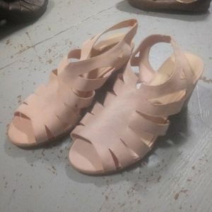 Women's shoes